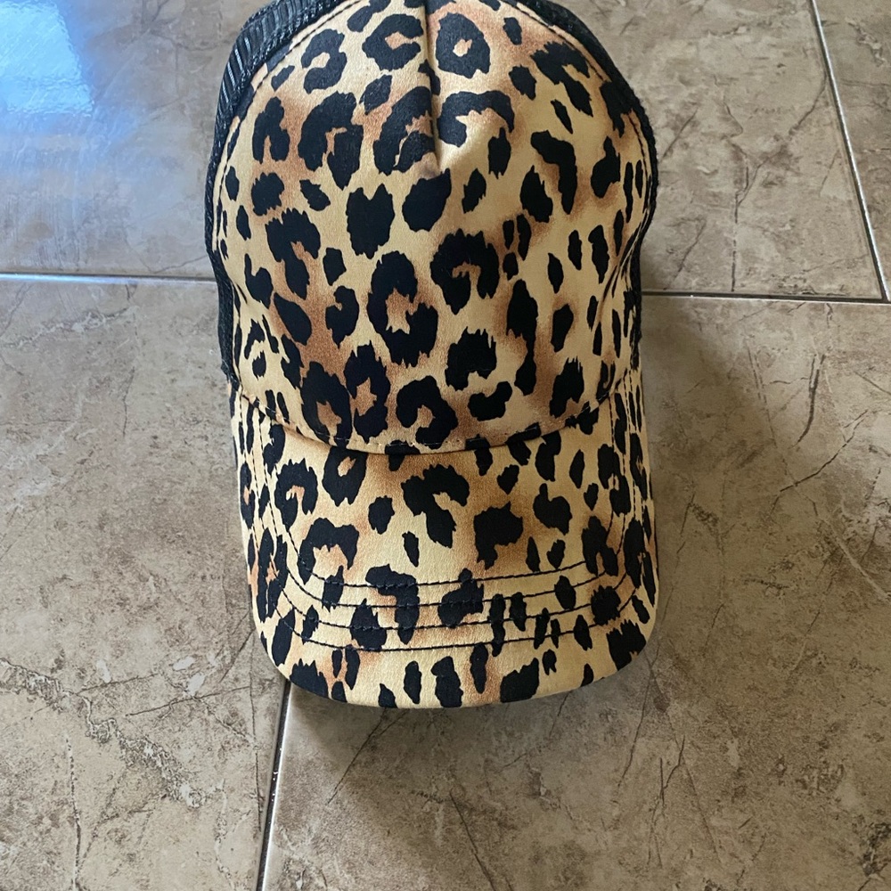 Women’s Leopard Cap